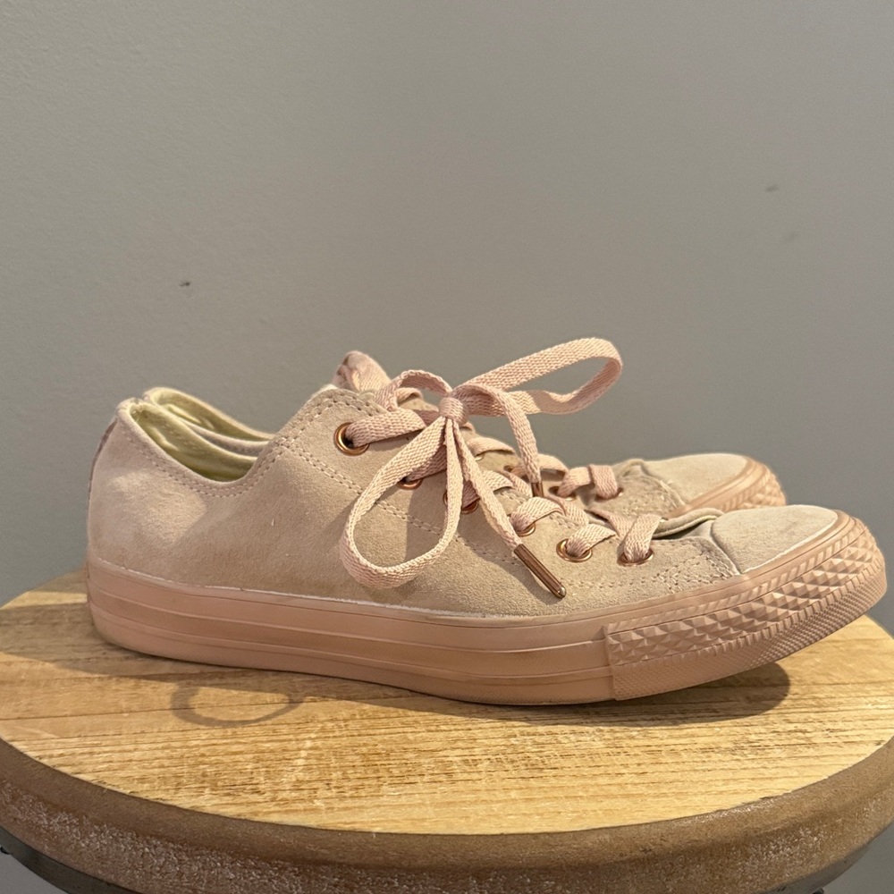 Converse low top All Star Pastel peach Leather Lace Up sneakers Women’s size 8
